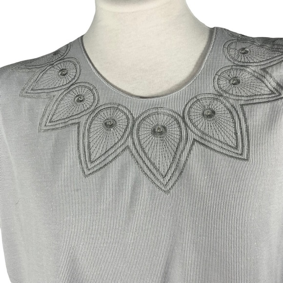 Moffi INTERNATIONAL Grey Round Neck Beaded Boxy Cut Blouse Size XL - Picture 4 of 11